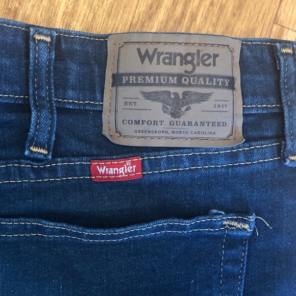 NWT Wrangler Men’s Five Star Premium Relaxed Dark Wash Jeans - Picture 9 of 9